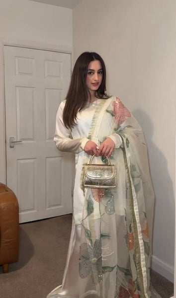 #color_White