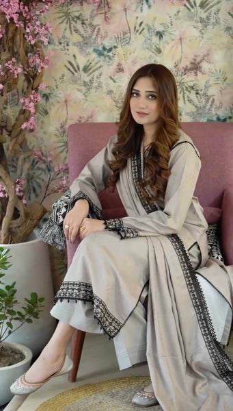 Elegant Embroidered Gray Suit with Black Detailing – Timeless Sophistication