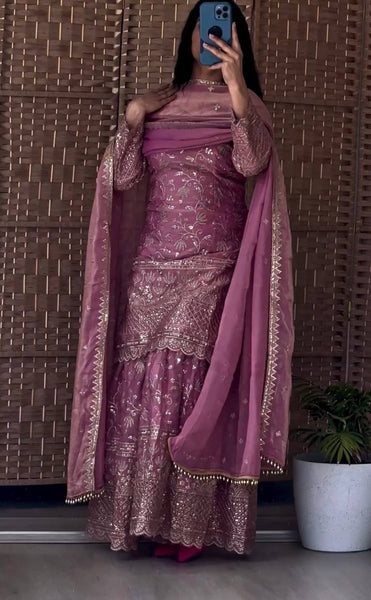 Chic Moments A Glamorous Selfie in Vibrant Hues